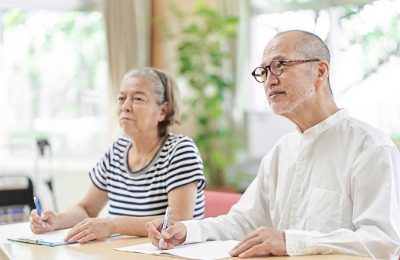 couple listening to financial seminar